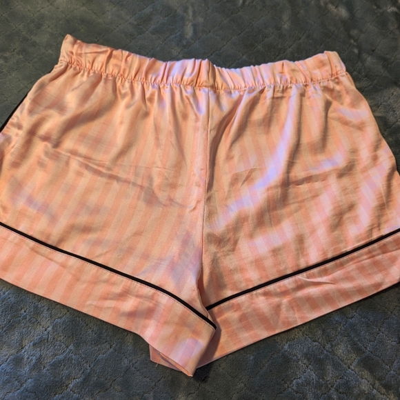 VS Pajamas Pink stripes 🤍🩷 M - Picture 7 of 7